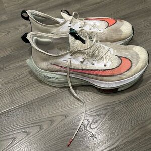 Nike ZoomX Alphafly 1s